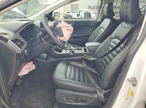 2FMPK4J90RBB16187 2024 FORD EDGE White Widok wnętrza z przodu