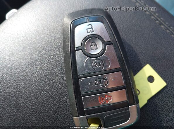 2FMPK4J93HBB83252 2017 FORD EDGE Maroon Widok deski rozdzielczej