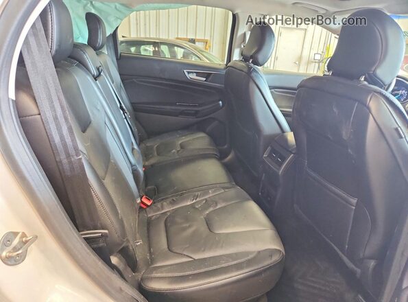 2FMPK4K84JBC19056 2018 FORD EDGE White Widok tylnych siedzeń