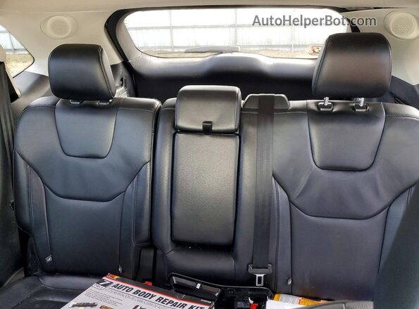 2FMPK4K86JBB22554 2018 FORD EDGE White Rear seats view