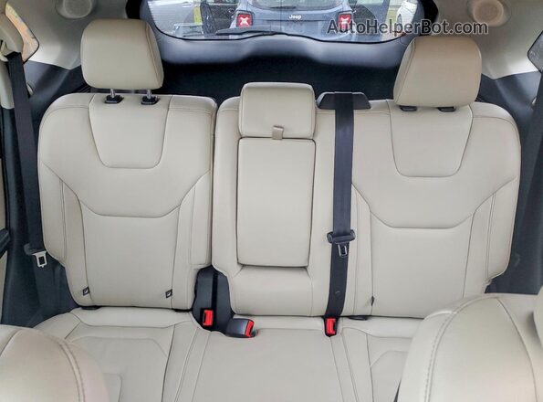 2FMPK4K94KBB73111 2019 FORD EDGE White Vista de los asientos traseros