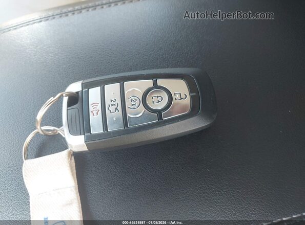 2FMPK4K98KBB33873 2019 FORD EDGE Красный Вид панели приборов