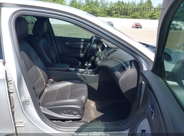 2G1125S32J9107828 2018 CHEVROLET IMPALA Silver Вид салону спереду
