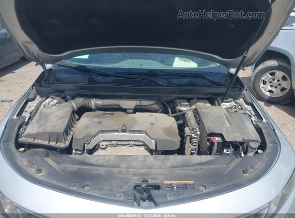 2G11X5SA1J9166174 2018 CHEVROLET IMPALA Серебряный Вид сзади