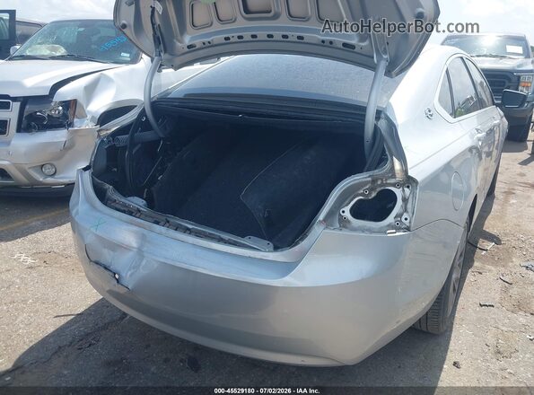 2G11X5SA1J9166174 2018 CHEVROLET IMPALA Серебряный Вид спереди