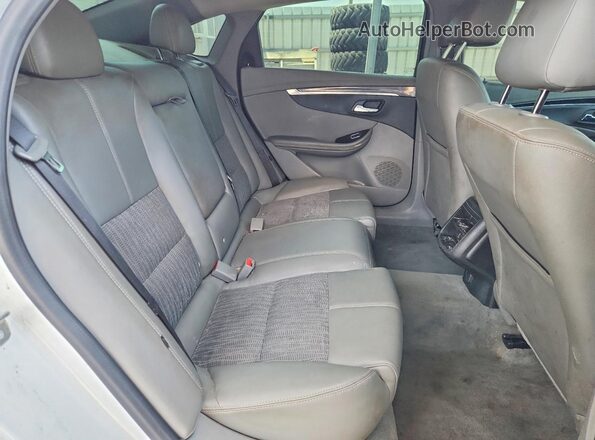 2G11Y5SA2K9101302 2019 CHEVROLET IMPALA White Vista de los asientos traseros