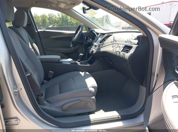 2G11Z5SA7H9186000 2017 CHEVROLET IMPALA Серебряный Вид салона спереди