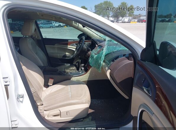 2G4GK5EX4G9160079 2016 BUICK REGAL White Front interior view