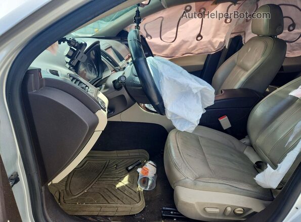 2G4GK5EX8G9163194 2016 BUICK REGAL Silver Front interior view
