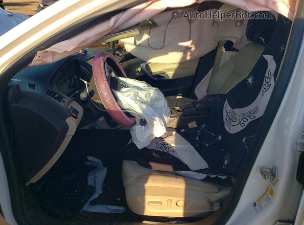 2G4GL5EX1H9177758 2017 BUICK REGAL White Front interior view
