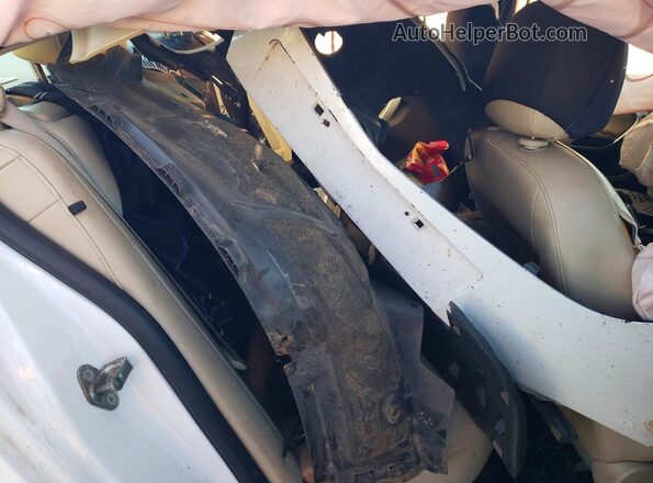 2G4GL5EX1H9177758 2017 BUICK REGAL White Rear seats view