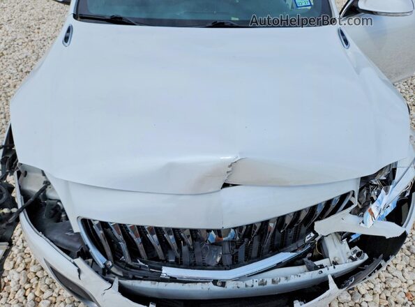 2G4GU5GX1G9200352 2016 BUICK REGAL White Вид задньої частини салону