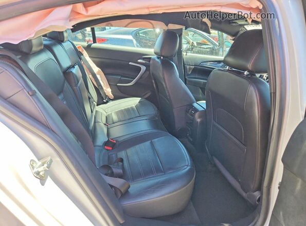 2G4GU5GX2H9151440 2017 BUICK REGAL White Widok tylnych siedzeń