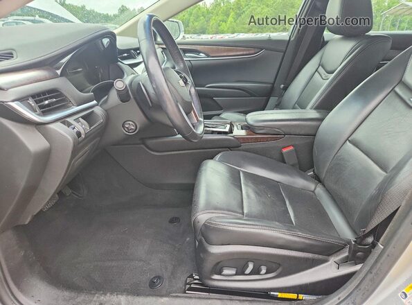 2G61M5S32J9126688 2018 CADILLAC XTS Серебряный Вид салона спереди