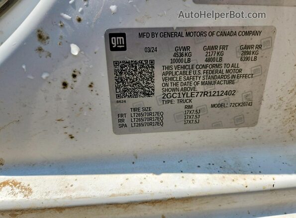 2GC1YLE77R1212402 2024 CHEVROLET SILVERADO White Vista del compartimento del motor