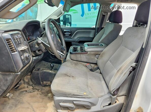 2GC2KREG1K1167553 2019 CHEVROLET SILVERADO White Front interior view