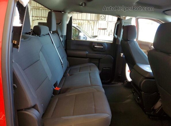 2GC4KME70T1125971 2026 CHEVROLET SILVERADO Red Widok tylnych siedzeń
