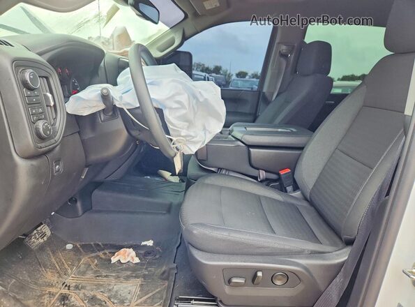 2GC4KME76T1130477 2026 CHEVROLET SILVERADO White Front interior view