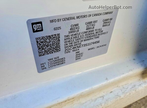 2GC4KNE73S1174456 2025 CHEVROLET SILVERADO White Vista del compartimento del motor