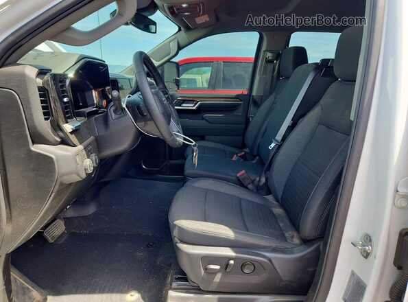 2GC4KNE75T1109495 2026 CHEVROLET SILVERADO White Front interior view