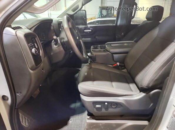 2GC4WMEY3R1251697 2024 CHEVROLET SILVERADO Gray Widok wnętrza z przodu