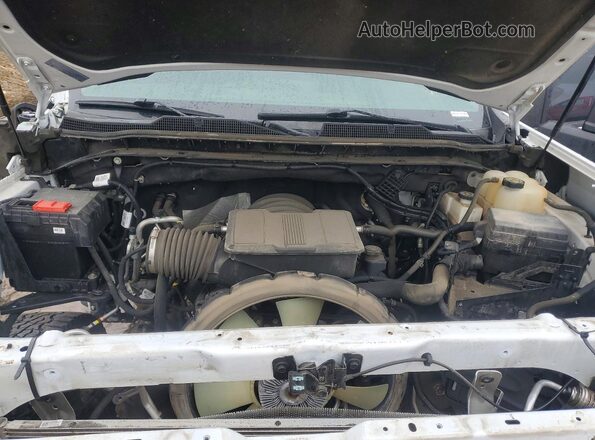 2GC4YME74R1109652 2024 CHEVROLET SILVERADO White Widok wnętrza z tyłu