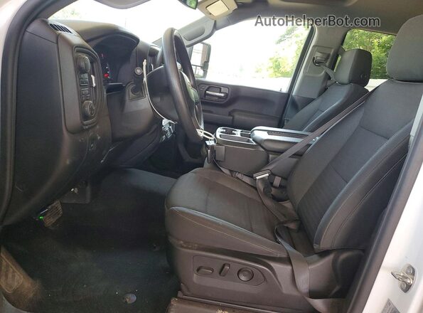 2GC4YME78R1235190 2024 CHEVROLET SILVERADO Белый Вид салона спереди