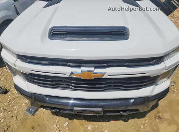 2GC4YMEY6R1249677 2024 CHEVROLET SILVERADO White Սալոնի հետևի տեսք