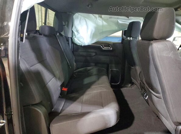 2GCUDDED3R1175725 2024 CHEVROLET SILVERADO Black Widok tylnych siedzeń
