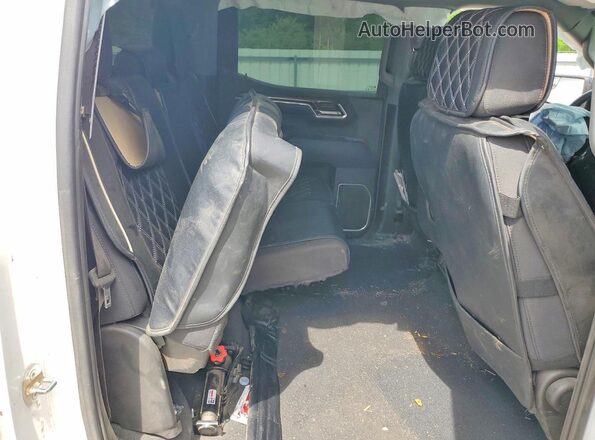 2GCUDEED0R1184310 2024 CHEVROLET SILVERADO White Widok tylnych siedzeń