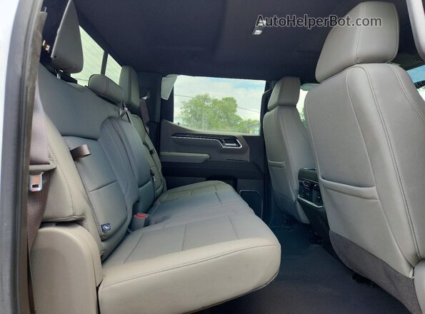 2GCUDGED1N1503817 2022 CHEVROLET SILVERADO White Vista de los asientos traseros