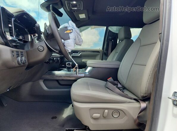 2GCUDGED1N1503817 2022 CHEVROLET SILVERADO White Vista interior delantera