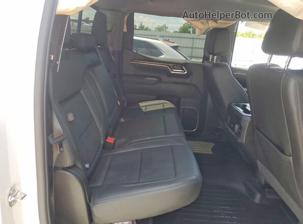 2GCUKDED5T1107813 2026 CHEVROLET SILVERADO White უკანა სავარძლების ხედი