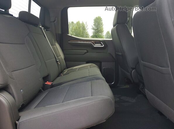 2GCUKDED6S1124019 2025 CHEVROLET SILVERADO White Widok tylnych siedzeń