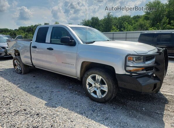 2GCVKMEC4K1240542 2019 CHEVROLET SILVERADO Silver Front right