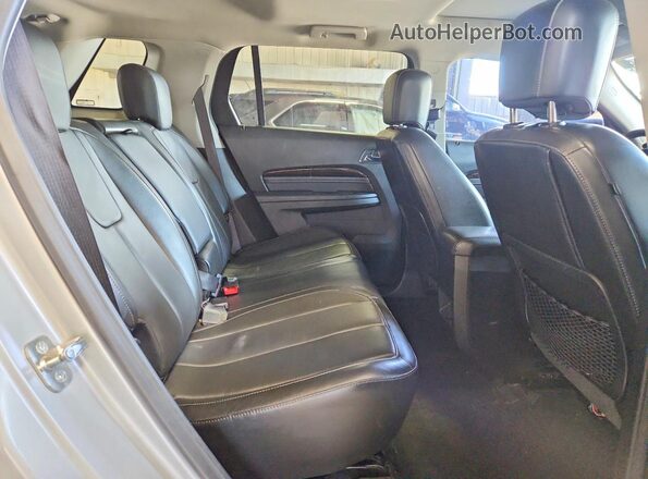 2GKFLVE3XH6246191 2017 GMC TERRAIN Silver Widok tylnych siedzeń