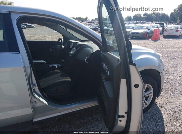 2GNALBEK0H1610361 2017 CHEVROLET EQUINOX Silver Widok wnętrza z przodu