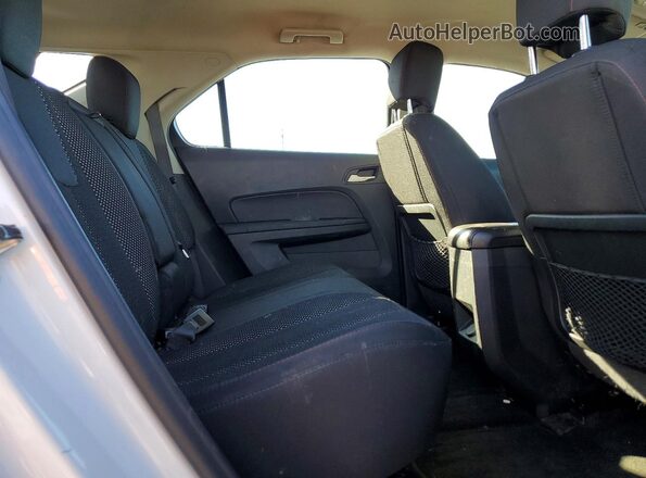 2GNALBEK4H1579230 2017 CHEVROLET EQUINOX White Widok wnętrza z tyłu