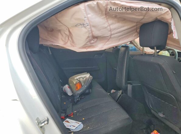 2GNALBEKXH1526869 2017 CHEVROLET EQUINOX White Rear seats view