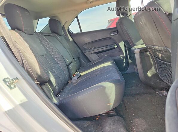 2GNALCEK7H1577705 2017 CHEVROLET EQUINOX White Widok wnętrza z tyłu