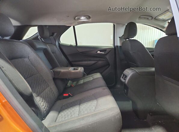 2GNAXSEV5J6137712 2018 CHEVROLET EQUINOX Золотой Вид задней части салона