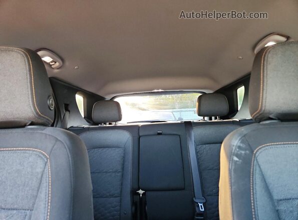 2GNAXSEV7J6314258 2018 CHEVROLET EQUINOX Red Հետևի նստատեղերի տեսք