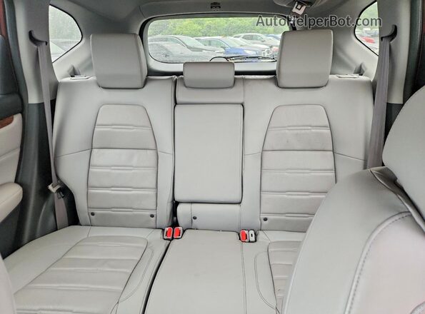 2HKRW2H84HH601762 2017 HONDA CR-V Burgundy Rear seats view