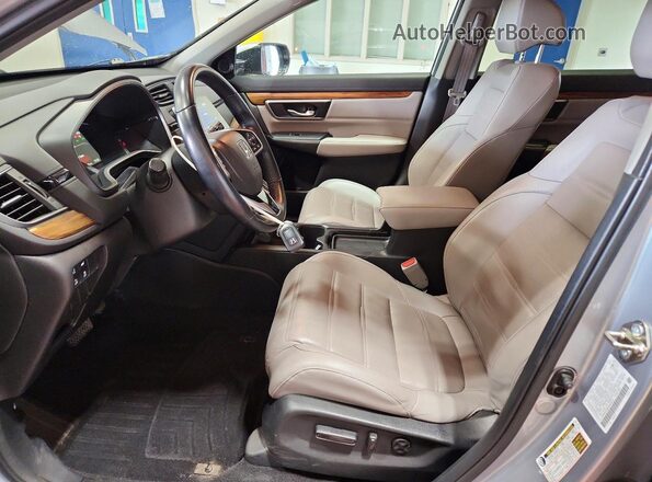 2HKRW2H92HH610212 2017 HONDA CR-V Серебряный Вид салона спереди