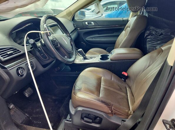 2LMHJ5AT0HBL00072 2017 LINCOLN MKT White Front interior view