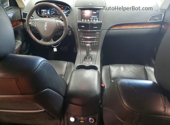 2LMHJ5AT1JBL02158 2018 LINCOLN MKT Blue Vista del salpicadero