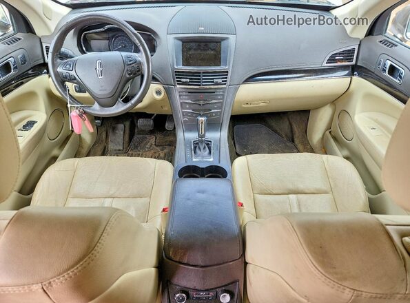 2LMHJ5AT2JBL02167 2018 LINCOLN MKT Brown Widok deski rozdzielczej
