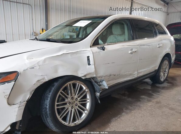 2LMHJ5AT8KBL03342 2019 LINCOLN MKT White Widok z przodu