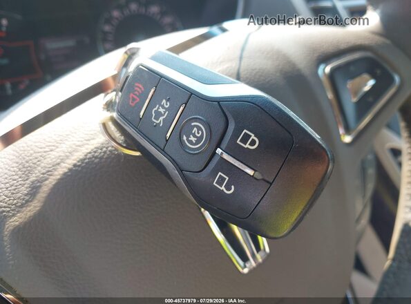 2LMPJ6LP2HBL45161 2017 LINCOLN MKX Maroon Widok deski rozdzielczej