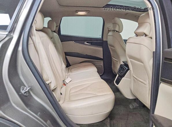 2LMPJ6LR1HBL51311 2017 LINCOLN MKX Silver Вид задньої частини салону